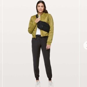 LULULEMON ON THE FLY JOGGER